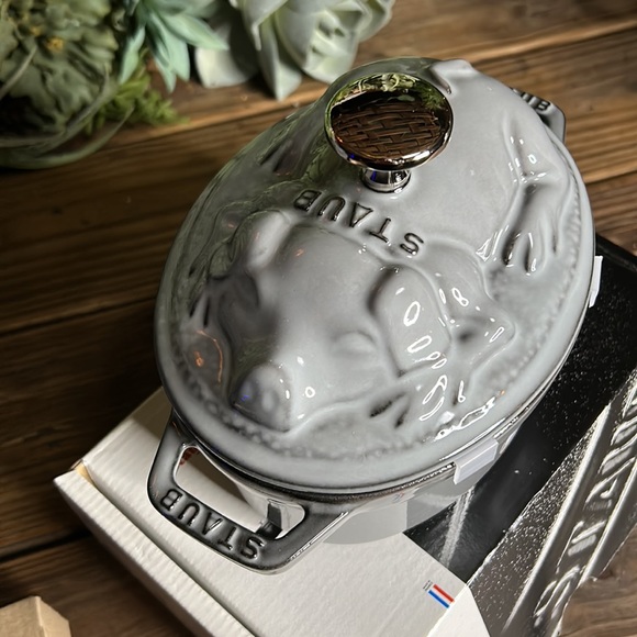 Williams Sonoma Staub Enameled Cast Iron Pig Dutch Oven 🇫🇷🐖 - Picture 5 of 17